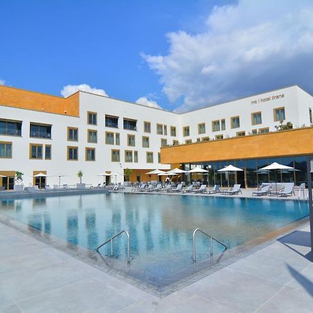 Mk Hotel Tirana Rinas Kültér fotó The hotel's swimming pool