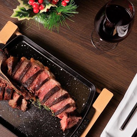 Mk Hotel Tirana Rinas Kültér fotó A steak