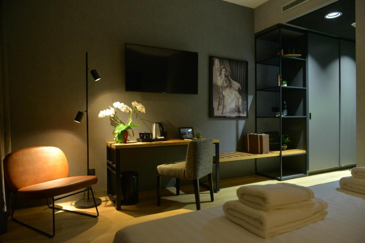 Mk Hotel Tirana Rinas Kültér fotó A room at the hotel
