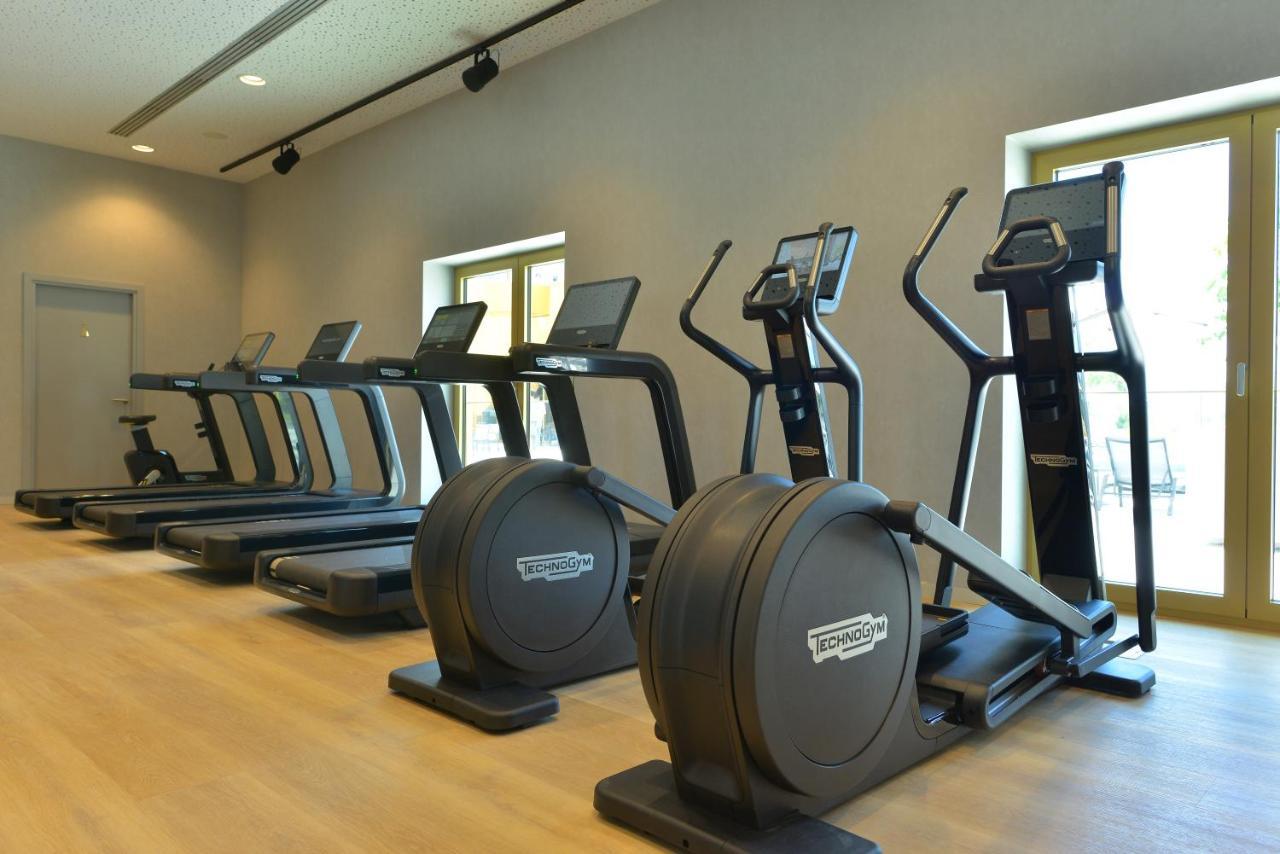 Mk Hotel Tirana Rinas Kültér fotó Elliptical cross trainer
