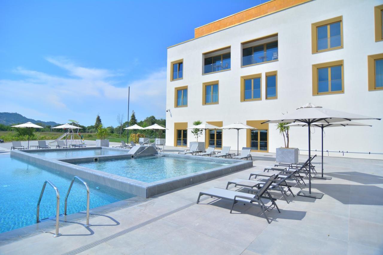 Mk Hotel Tirana Rinas Kültér fotó The outdoor pool