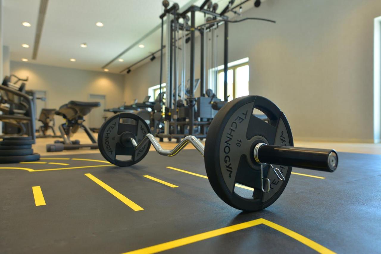 Mk Hotel Tirana Rinas Kültér fotó A barbell