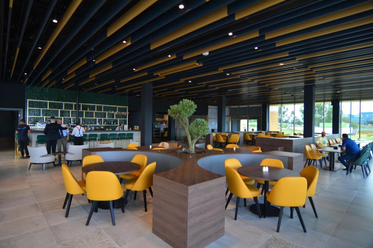 Mk Hotel Tirana Rinas Kültér fotó The interior of the lounge