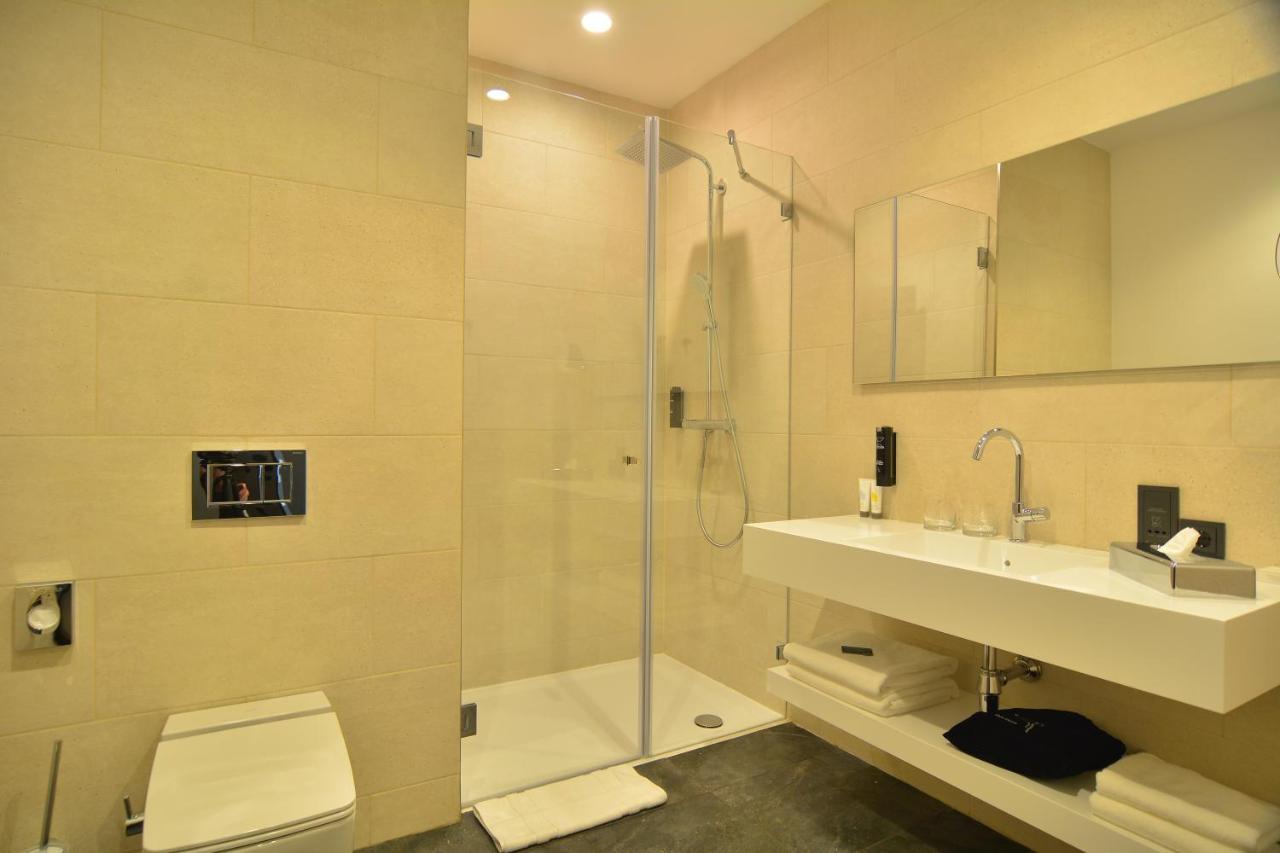 Mk Hotel Tirana Rinas Kültér fotó A shower enclosure