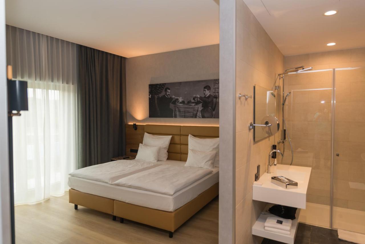 Mk Hotel Tirana Rinas Kültér fotó A room at the hotel