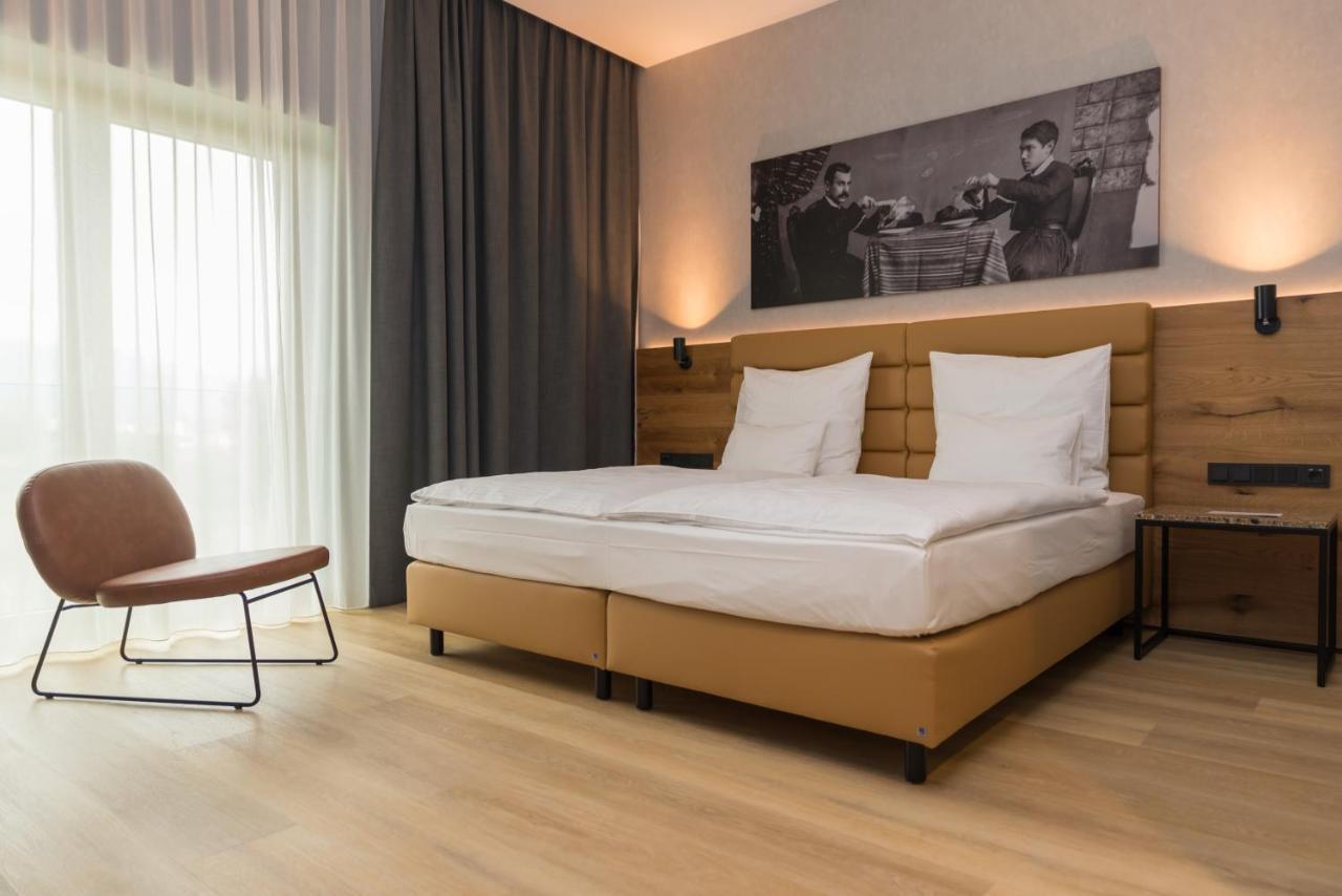 Mk Hotel Tirana Rinas Kültér fotó A room at the hotel