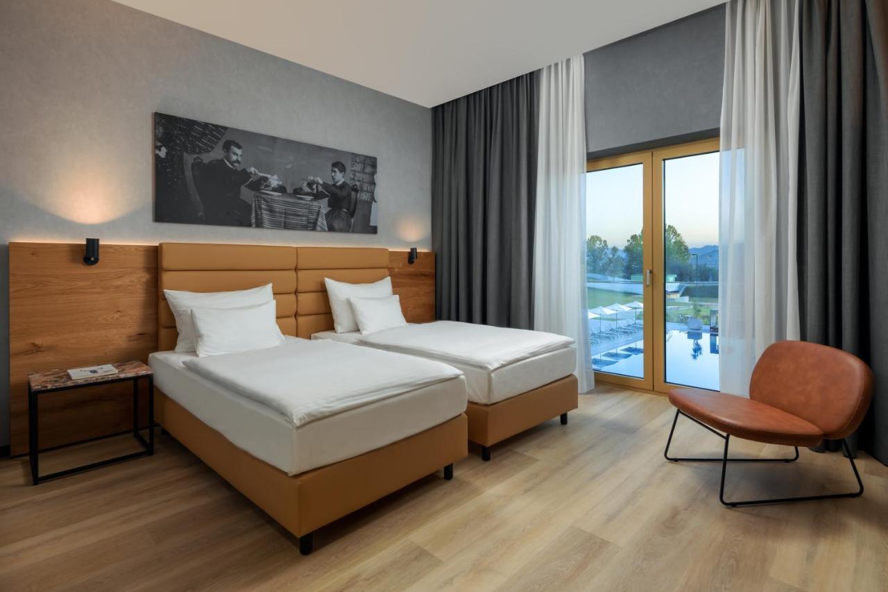 Mk Hotel Tirana Rinas Kültér fotó A room at the hotel