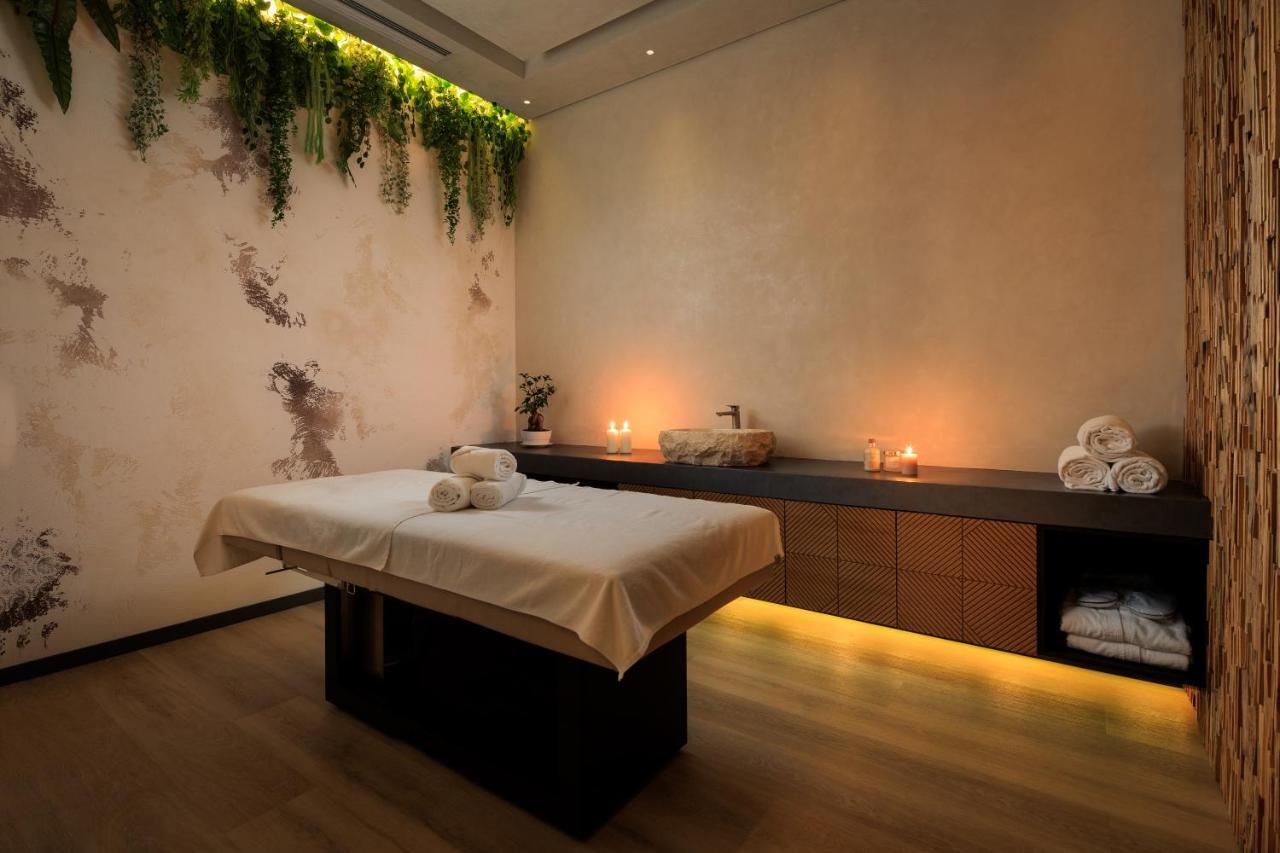 Mk Hotel Tirana Rinas Kültér fotó A massage table